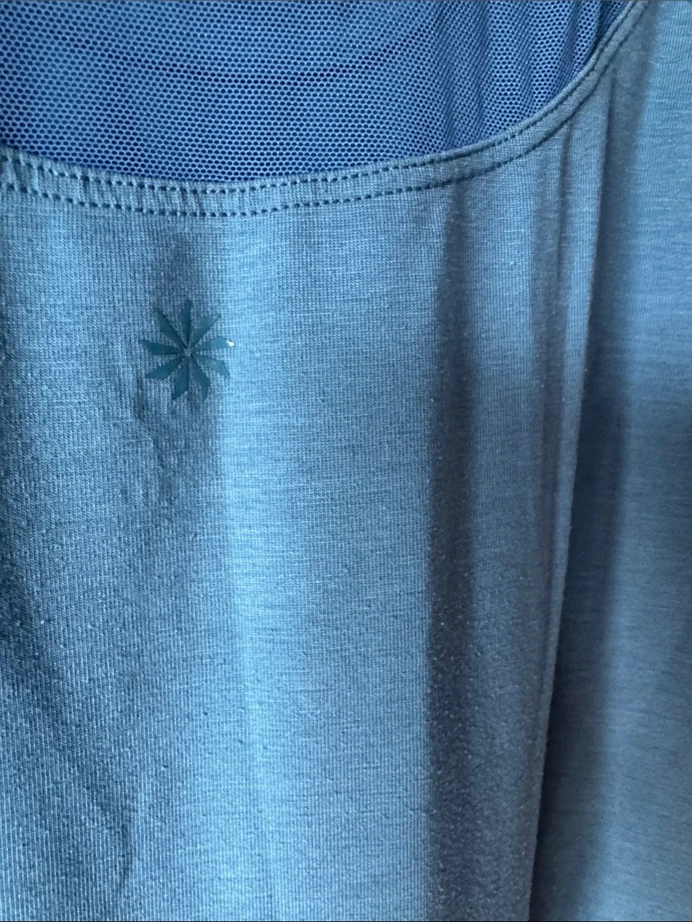 Athleta Short Sleeve Crewneck Teal Tee size Medium (8-10)